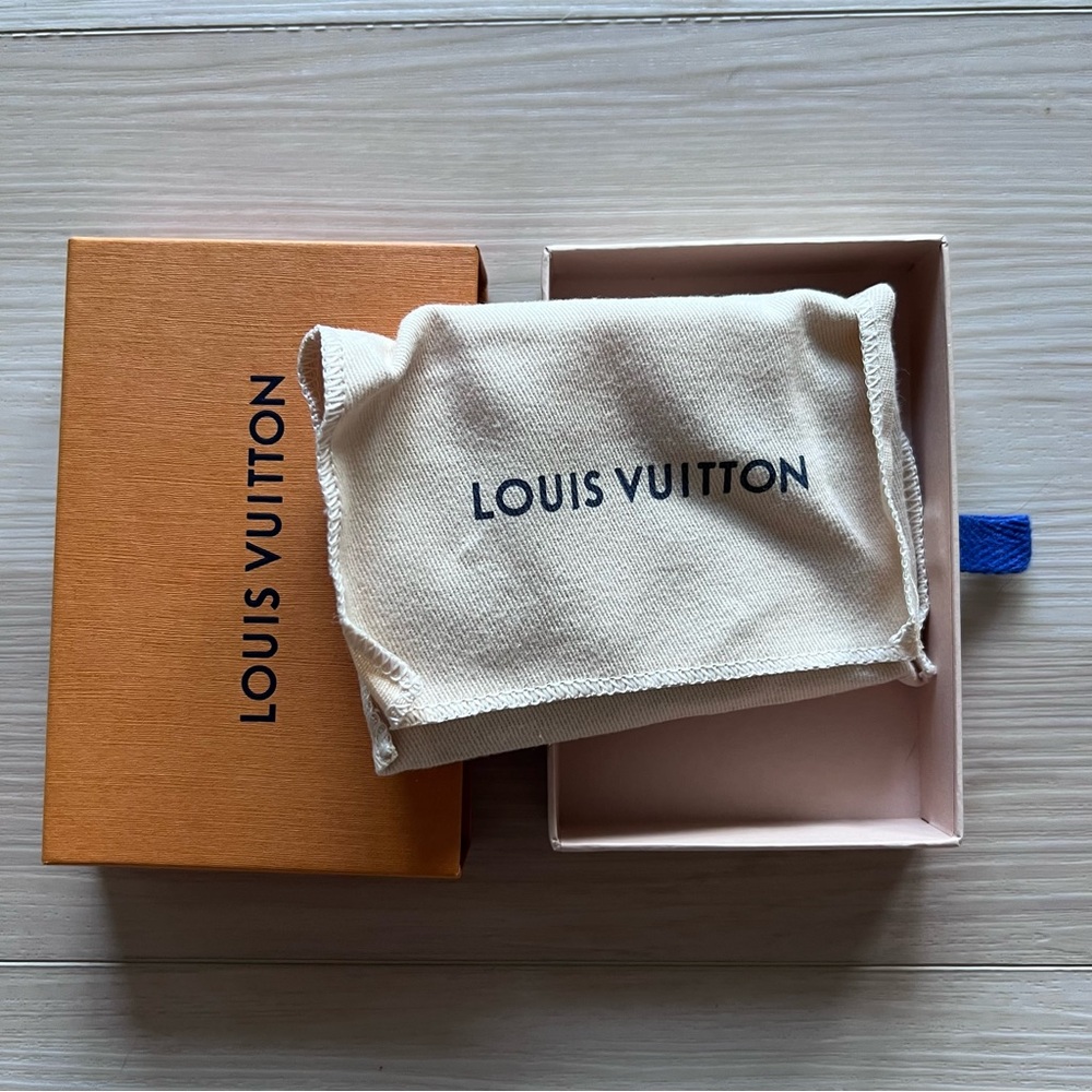 New in Box Louis Vuitton Key Pouch - Picture 3 of 9